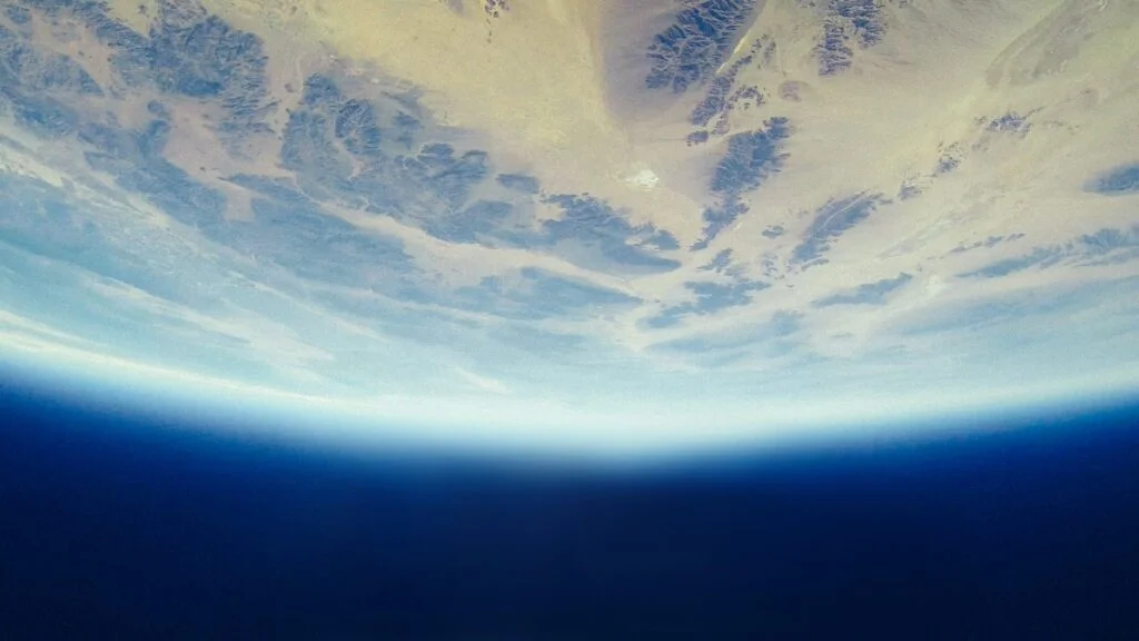 How did people realize that the world isn't flat?