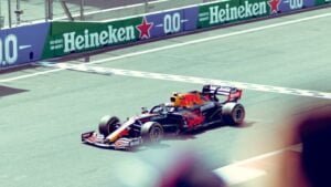 Max Verstappen voiti Meksikon GP:n. Kuva: Carlos Santiago on <a href="https://www.pexels.com/photo/cars-ride-on-a-championship-18541646/" rel="nofollow">Pexels.com</a>