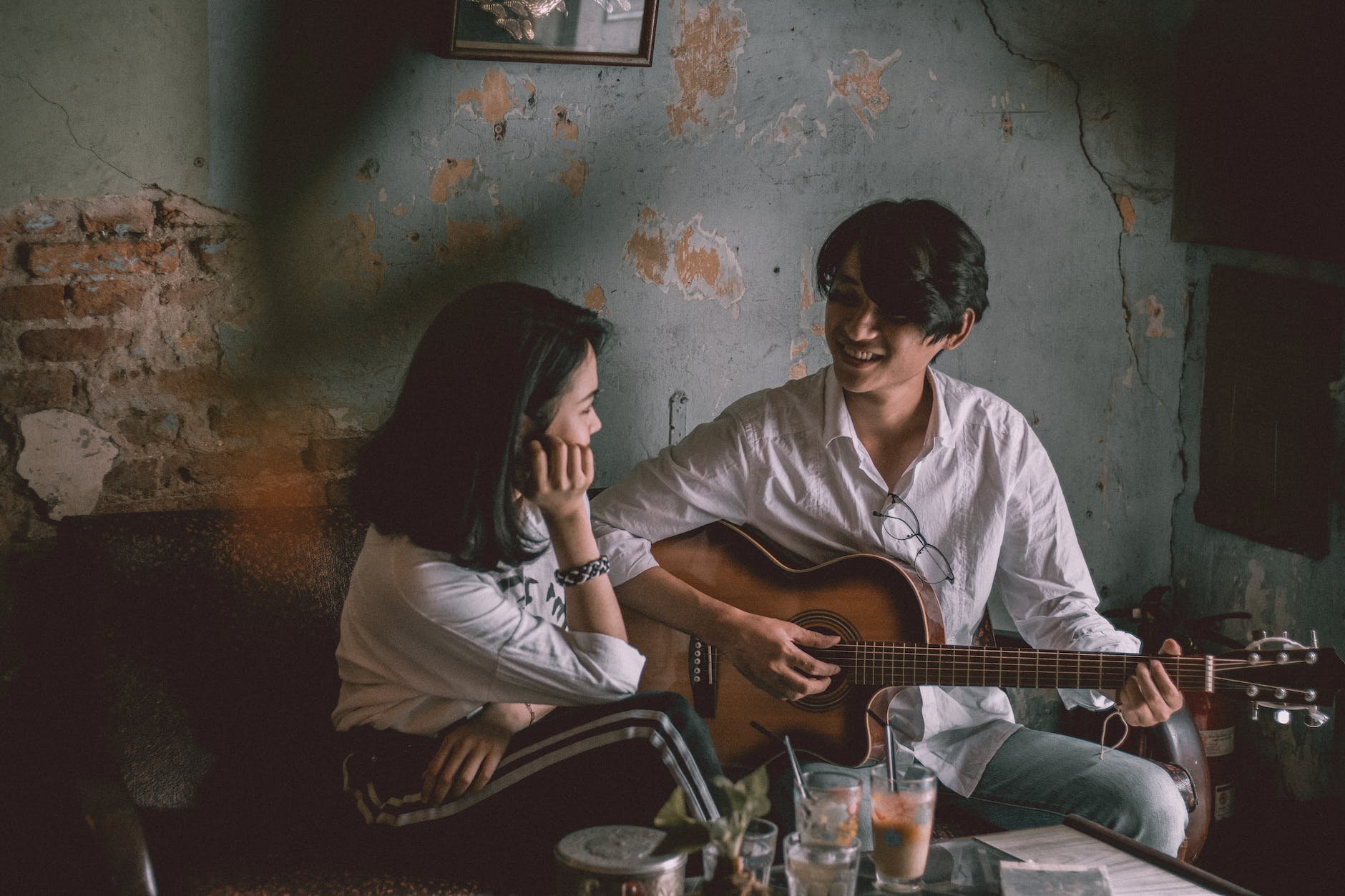 Photo by Mẫnn Quang on <a href="https://www.pexels.com/photo/man-playing-guitar-with-girl-3450887/" rel="nofollow">Pexels.com</a>