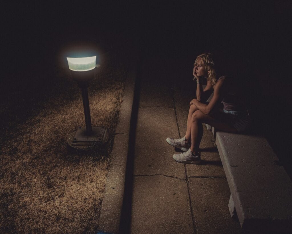 Miten selviytyä erosta? woman in black tank top sitting on concrete floor