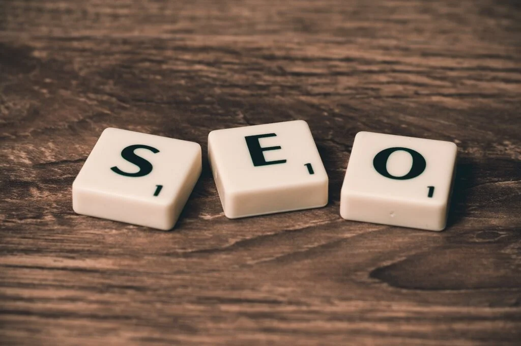 advertising alphabet business communication, seo. Mitä kulmakivisisältö oikein tarkoittaa ja miksi se on tärkeä verkkosivustollesi?