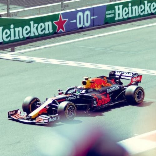Max Verstappen voiti Meksikon GP:n. Kuva: Carlos Santiago on <a href="https://www.pexels.com/photo/cars-ride-on-a-championship-18541646/" rel="nofollow">Pexels.com</a>